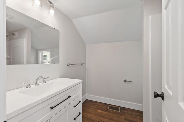 96 King St, Littleton, MA 01460