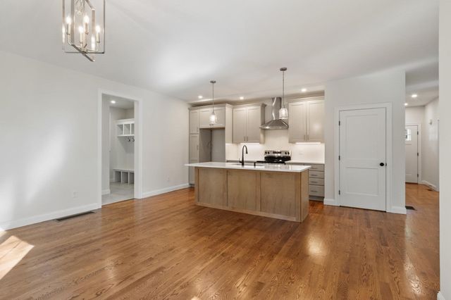 96 King St, Littleton, MA 01460