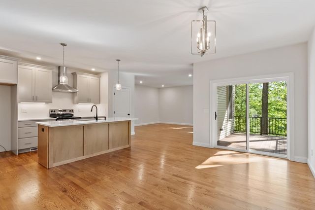 96 King St, Littleton, MA 01460