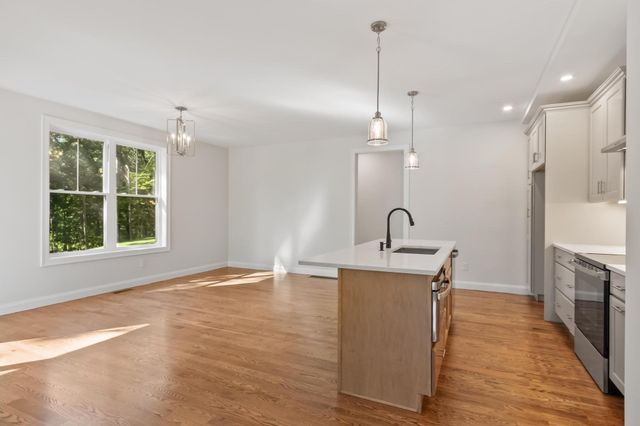 96 King St, Littleton, MA 01460