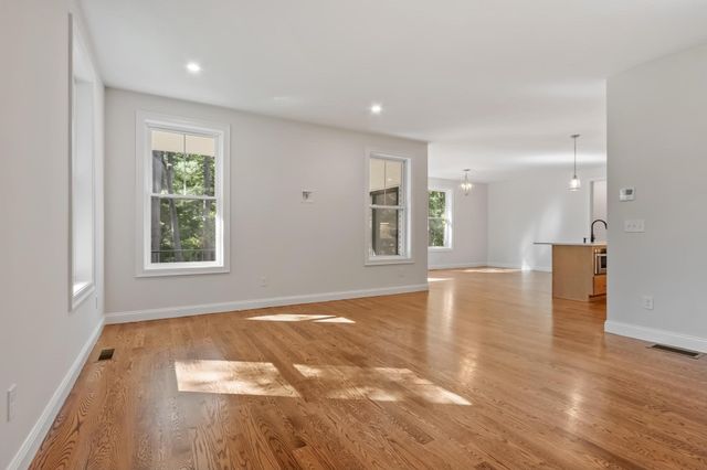 96 King St, Littleton, MA 01460
