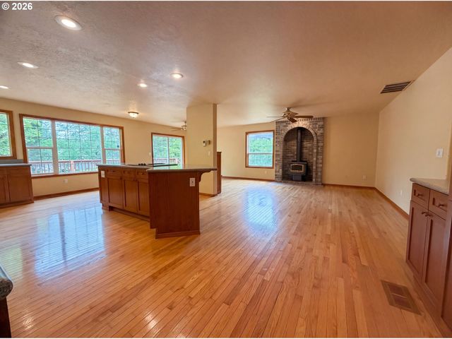 14292 Se MEADOWS Ln, Clackamas, OR 97015