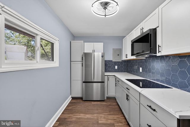 136 5TH AVE, Pitman, NJ 08071