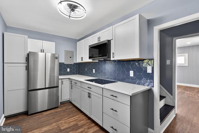 136 5TH AVE, Pitman, NJ 08071