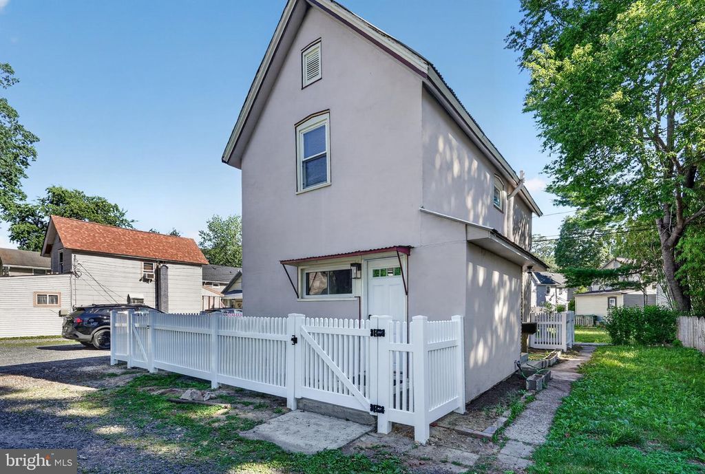 136 5TH AVE, Pitman, NJ 08071