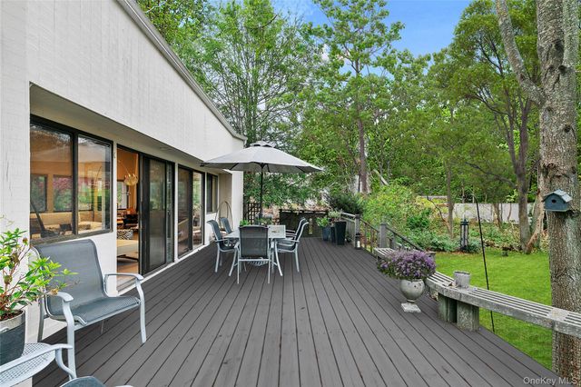 6 Wagon Lane, East Hampton, NY 11937