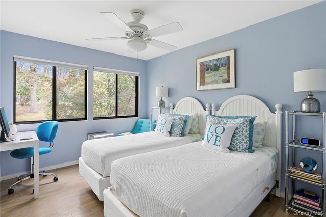 6 Wagon Lane, East Hampton, NY 11937