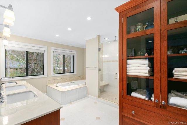 6 Wagon Lane, East Hampton, NY 11937