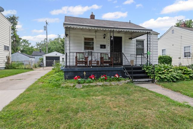 19130 Kenosha Street, Harper Woods, MI 48225