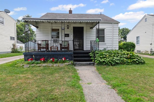 19130 Kenosha Street, Harper Woods, MI 48225