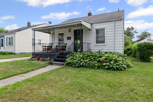 19130 Kenosha Street, Harper Woods, MI 48225