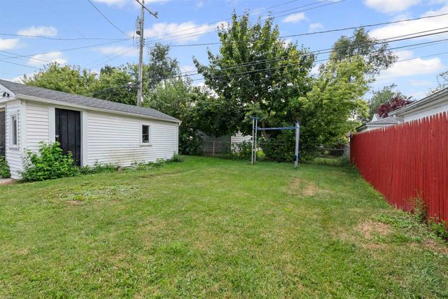 19130 Kenosha Street, Harper Woods, MI 48225