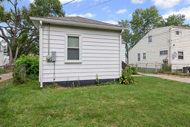 19130 Kenosha Street, Harper Woods, MI 48225