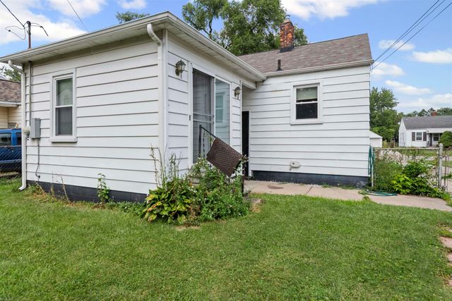 19130 Kenosha Street, Harper Woods, MI 48225
