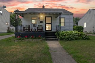 19130 Kenosha Street, Harper Woods, MI 48225