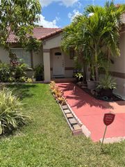 15844 SW 82nd St b, Miami, FL 33193