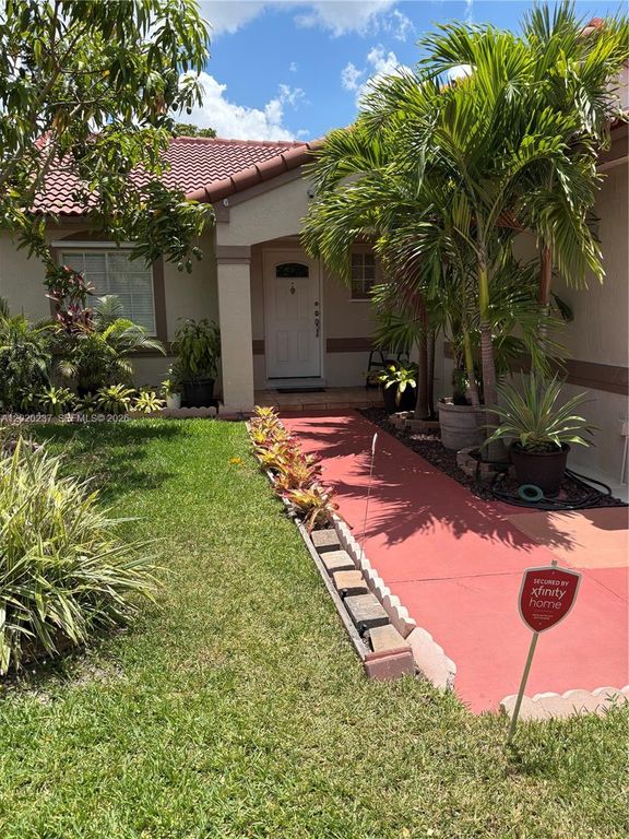 15844 SW 82nd St b, Miami, FL 33193
