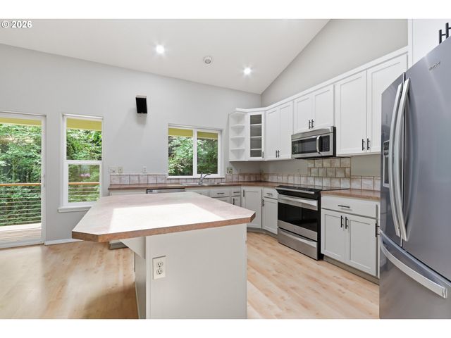 47980 Sw CHANTERELLE Dr, Forest Grove, OR 97116