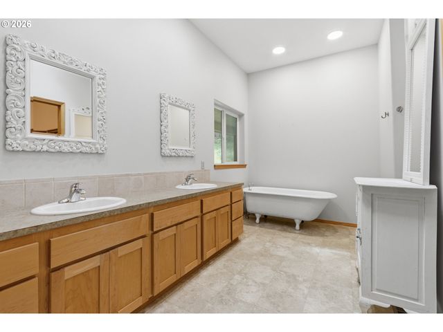 47980 Sw CHANTERELLE Dr, Forest Grove, OR 97116