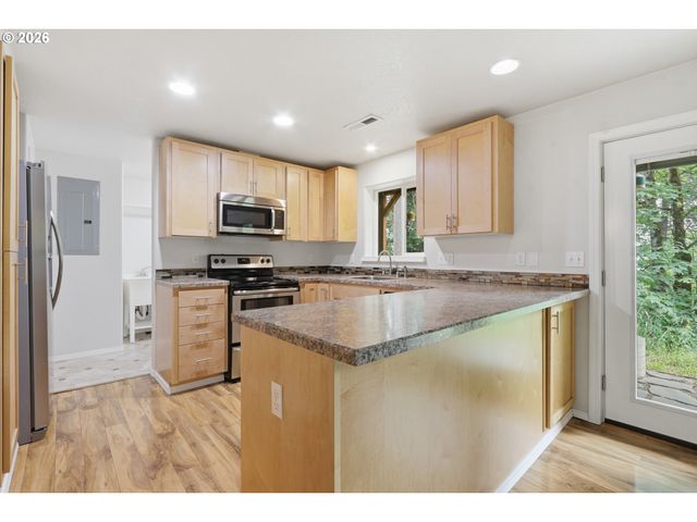 47980 Sw CHANTERELLE Dr, Forest Grove, OR 97116