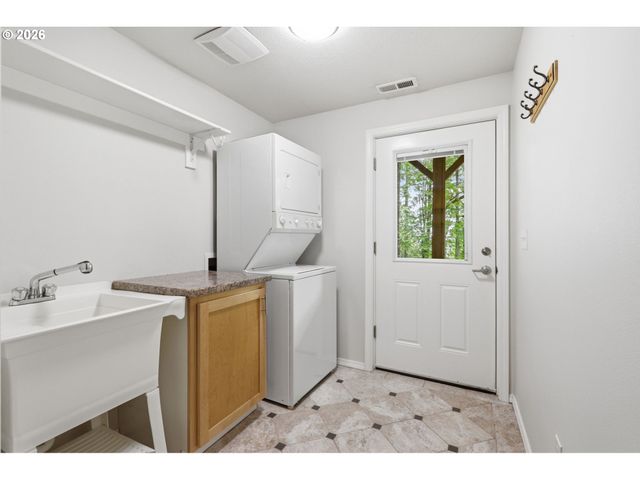47980 Sw CHANTERELLE Dr, Forest Grove, OR 97116