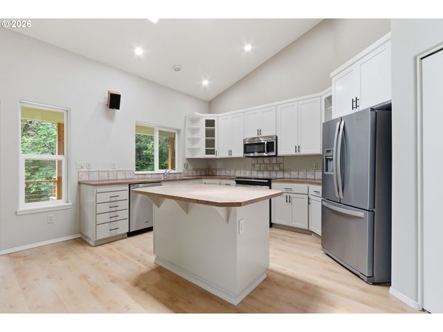 47980 Sw CHANTERELLE Dr, Forest Grove, OR 97116