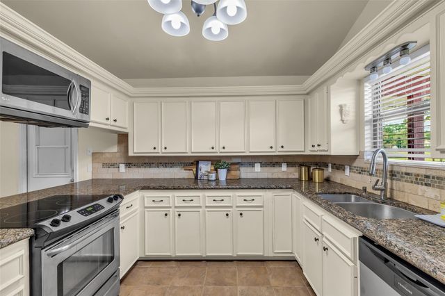 17831 W Fm 1097, Montgomery, TX 77356