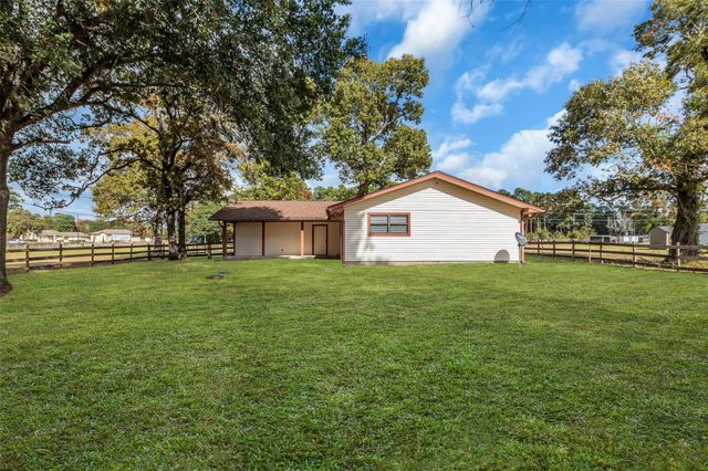 17831 W Fm 1097, Montgomery, TX 77356