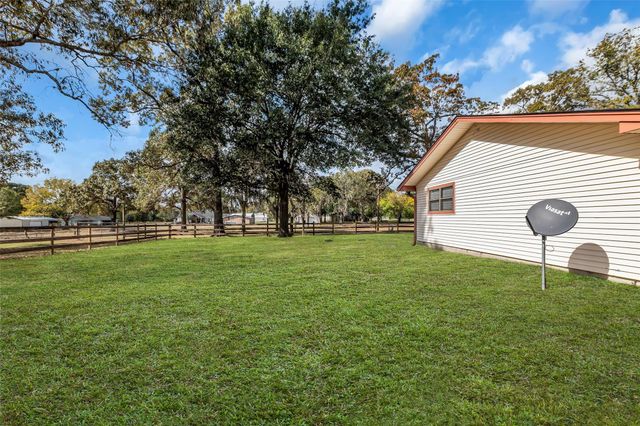 17831 W Fm 1097, Montgomery, TX 77356