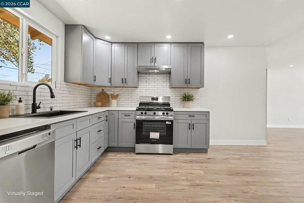 Image 14 of property listing at 1023 Caldwell Ave, Vallejo, CA 94591
