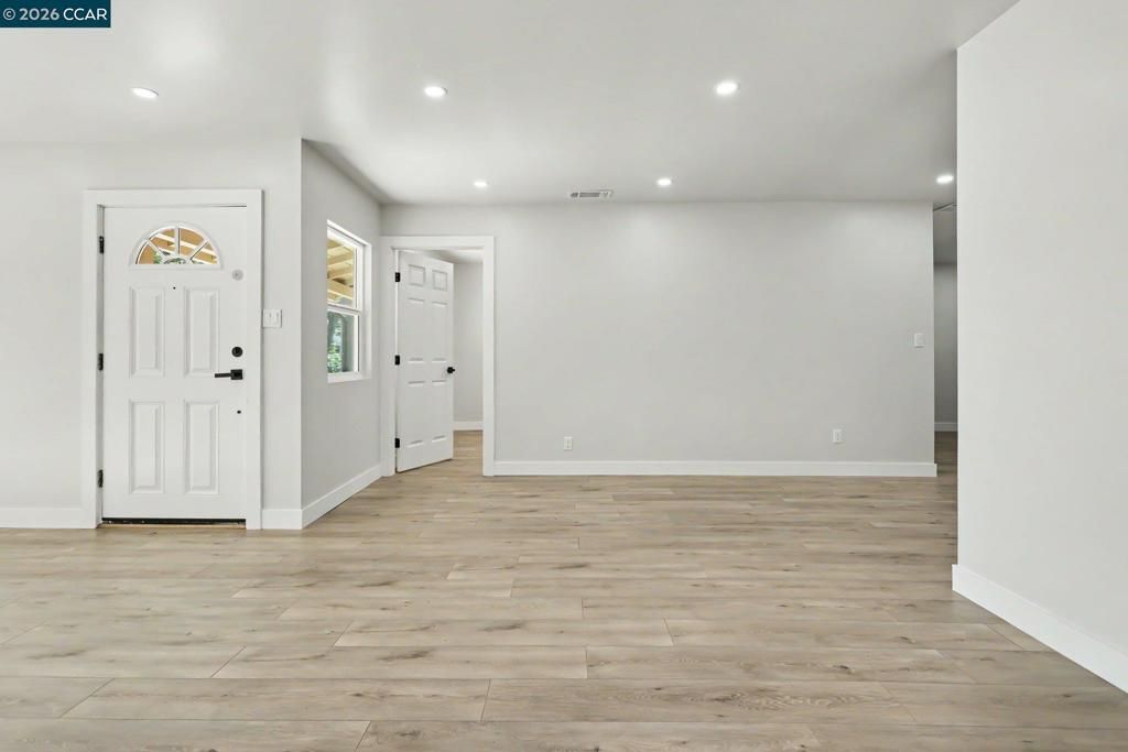 Image 6 of property listing at 1023 Caldwell Ave, Vallejo, CA 94591