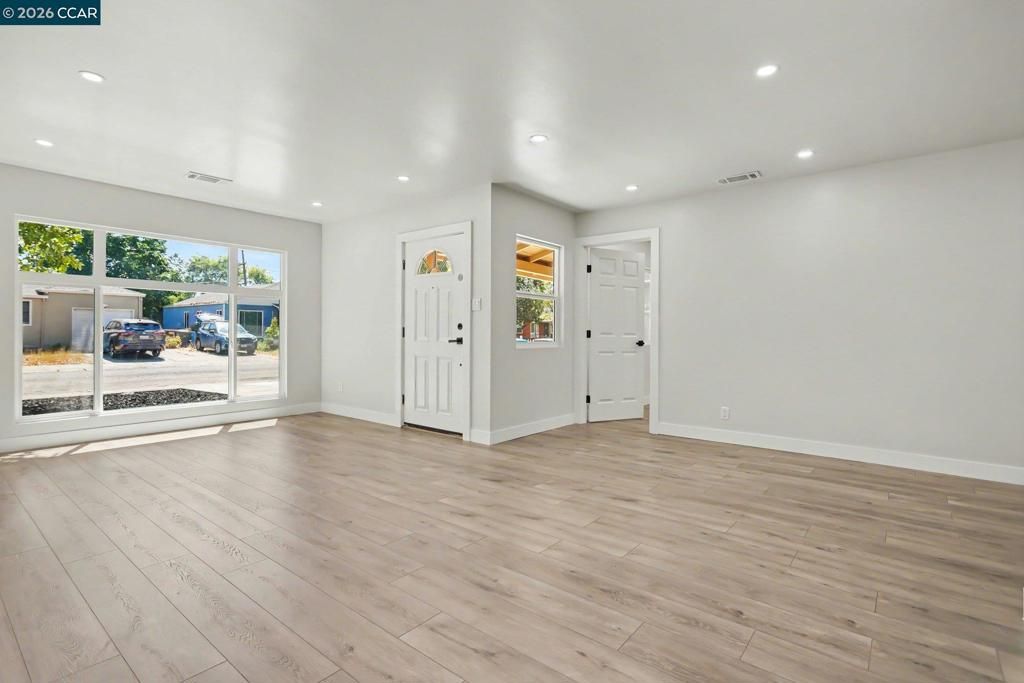 Image 8 of property listing at 1023 Caldwell Ave, Vallejo, CA 94591