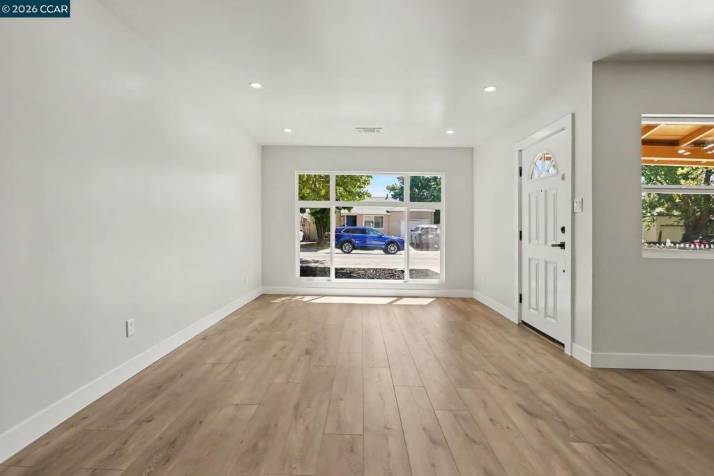 Image 9 of property listing at 1023 Caldwell Ave, Vallejo, CA 94591