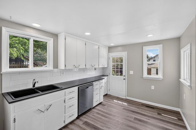 713 W Jackson Ave, Spokane, WA 99205