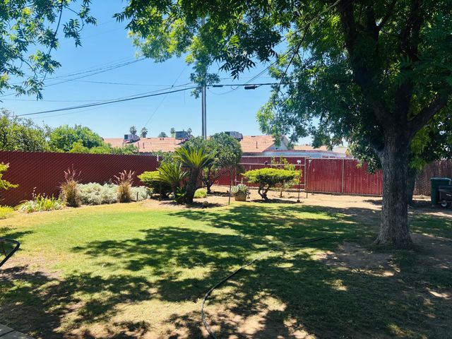 1153 N Pecan Avenue, Reedley, CA 93654