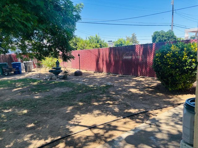 1153 N Pecan Avenue, Reedley, CA 93654