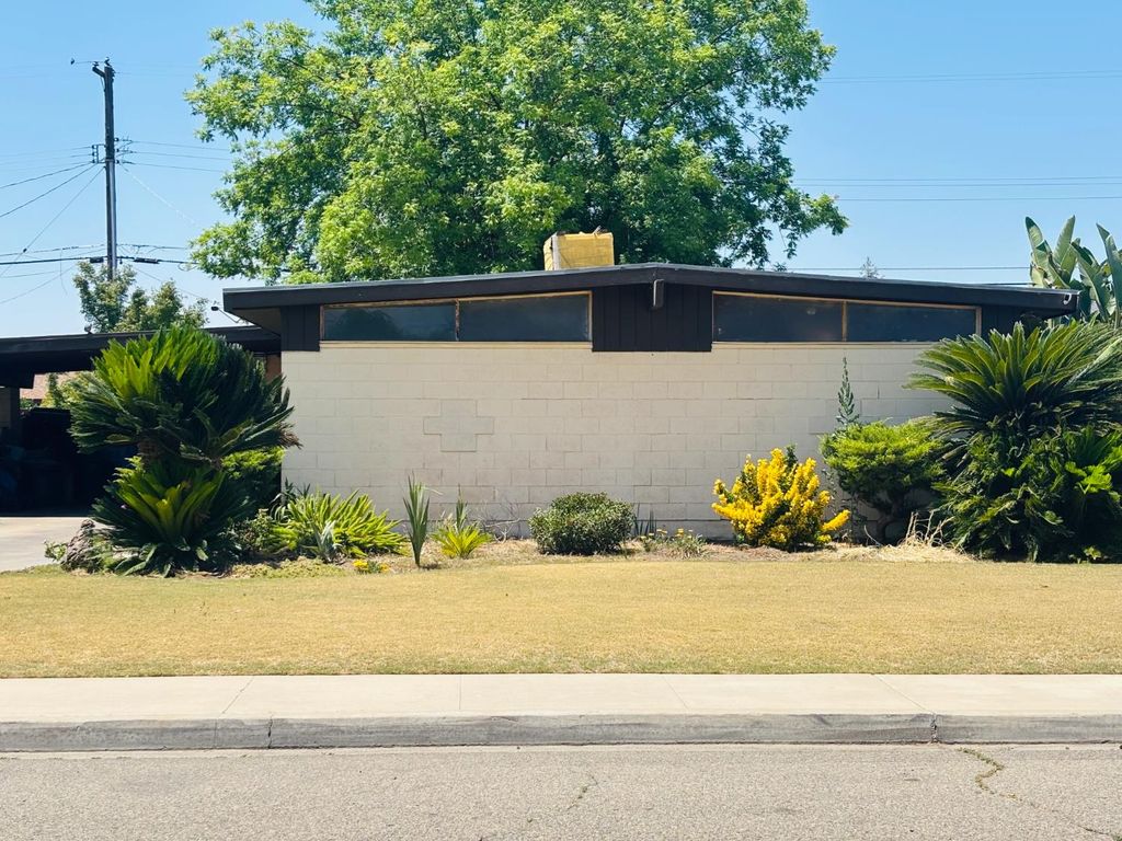 Image 1 of property listing at 1153 N Pecan Avenue, Reedley, CA 93654