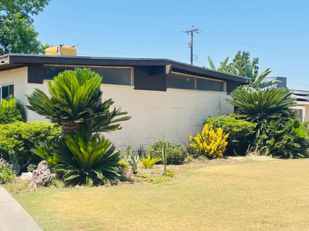 Image 2 of property listing at 1153 N Pecan Avenue, Reedley, CA 93654