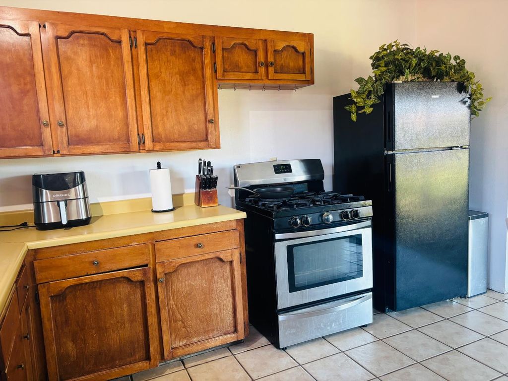 Image 4 of property listing at 1153 N Pecan Avenue, Reedley, CA 93654