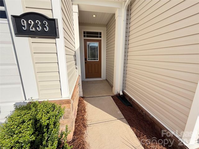 9233 Northfield Crossing Drive, Charlotte, NC 28269