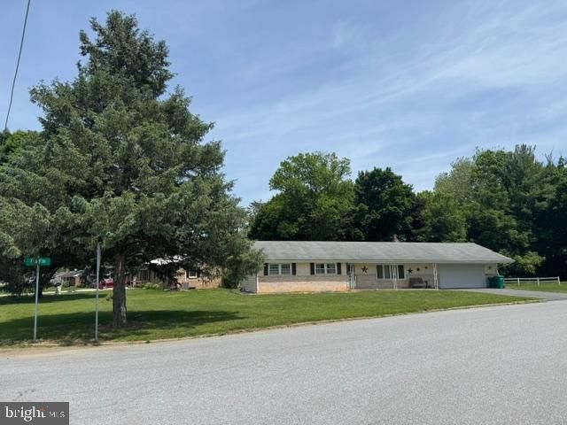 200 OAK DR, Mount Holly Springs, PA 17065
