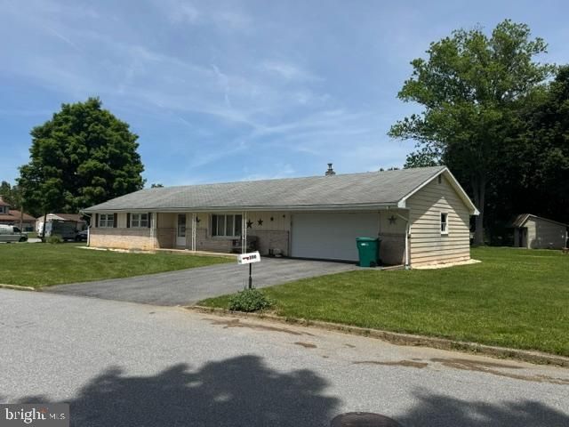 200 OAK DR, Mount Holly Springs, PA 17065