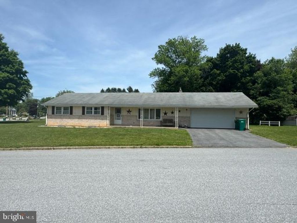 200 OAK DR, Mount Holly Springs, PA 17065