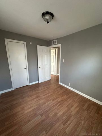 8701 Toepfer Road, Warren, MI 48089