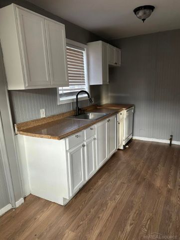 8701 Toepfer Road, Warren, MI 48089