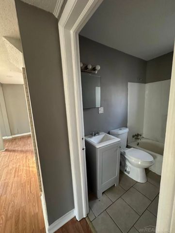 8701 Toepfer Road, Warren, MI 48089