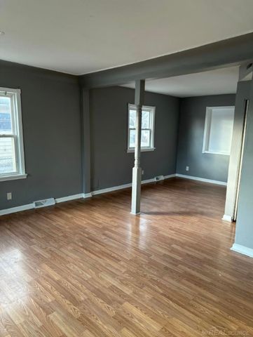 8701 Toepfer Road, Warren, MI 48089