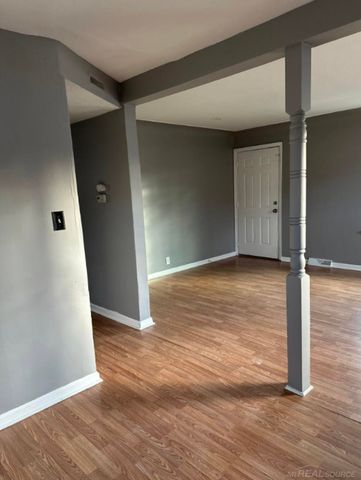 8701 Toepfer Road, Warren, MI 48089