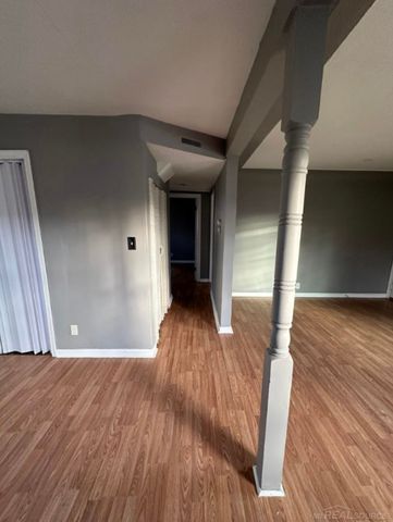 8701 Toepfer Road, Warren, MI 48089