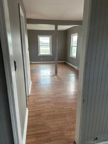 8701 Toepfer Road, Warren, MI 48089